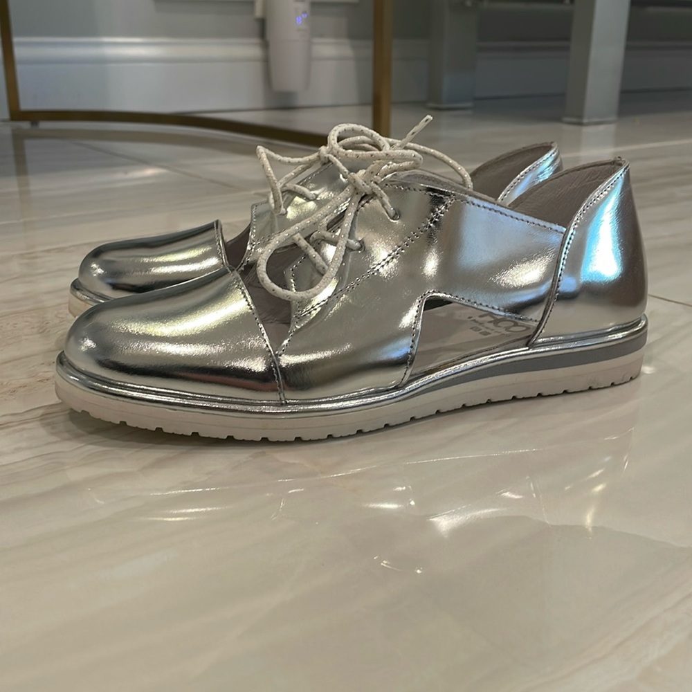 Metallic Silver Dressy flats girls!